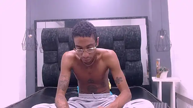 Snapshot of Jose_Smoke chatting on 03-03-25, 08:05 Jose Smoke online show from 03-03-25, 08:05