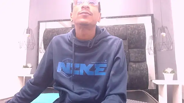 Snapshot of Jose_Smoke chatting on 03-07-25, 04:02 Jose Smoke online show from 03-07-25, 04:02