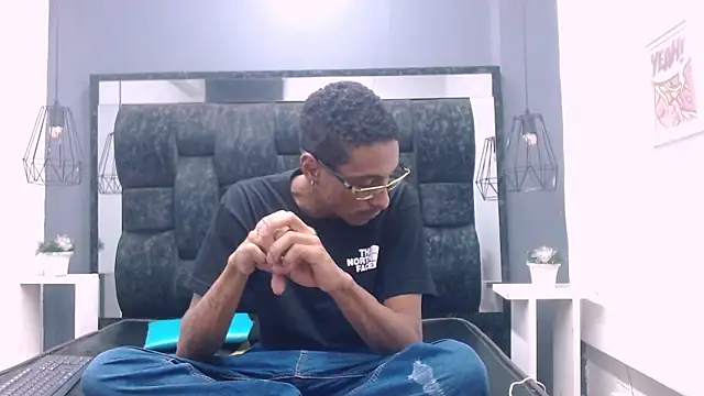 Snapshot of Jose_Smoke chatting on 03-08-25, 02:34 Jose Smoke online show from 03-08-25, 02:34