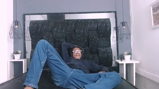 Snapshot of Jose_Smoke chatting on 03-08-25, 09:17 Jose Smoke online show from 03-08-25, 09:17