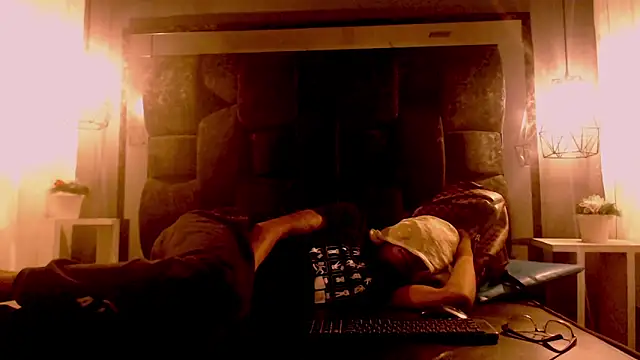 Snapshot of Jose_Smoke chatting on 03-15-25, 06:58 Jose Smoke online show from 03-15-25, 06:58