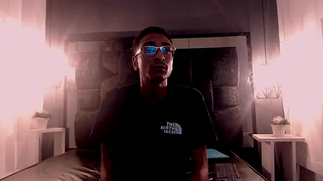 Snapshot of Jose_Smoke chatting on 03-16-25, 03:47 Jose Smoke online show from 03-16-25, 03:47