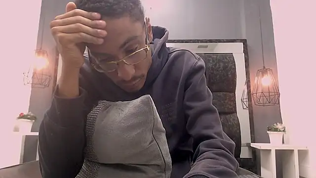 Snapshot of Jose_Smoke chatting on 03-18-25, 06:57 Jose Smoke online show from 03-18-25, 06:57