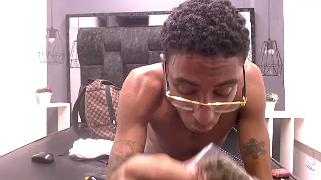 Snapshot of Jose_Smoke chatting on 03-20-25, 04:07 Jose Smoke online show from 03-20-25, 04:07