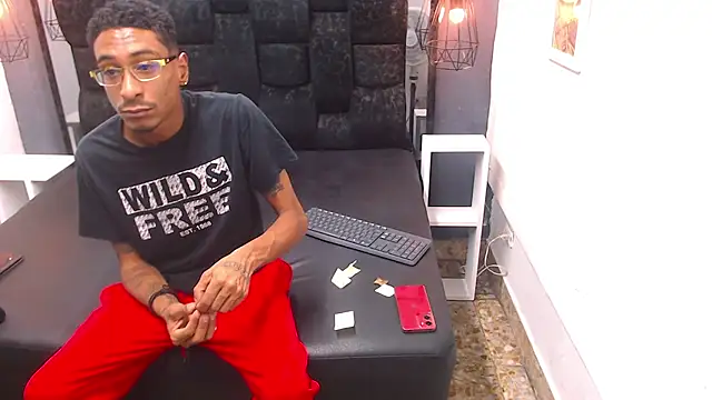 Snapshot of Jose_Smoke chatting on 09-24-25, 03:21 Jose Smoke online show from 09-24-25, 03:21