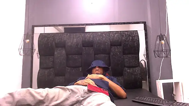 Snapshot of Jose_Smoke chatting on 10-08-25, 03:15 Jose Smoke online show from 10-08-25, 03:15