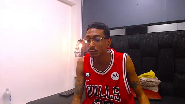 Snapshot of Jose_Smoke chatting on 10-31-25, 03:40 Jose Smoke online show from 10-31-25, 03:40