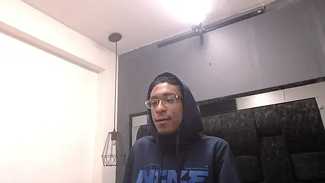 Snapshot of Jose_Smoke chatting on 12-14-25, 01:05 Jose Smoke online show from 12-14-25, 01:05