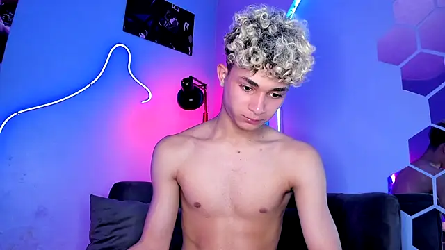 Snapshot of ASHTON_REITENBACH01 chatting on 12-04-24, 10:51 ASHTON REITENBACH01 online show from 12-04-24, 10:51