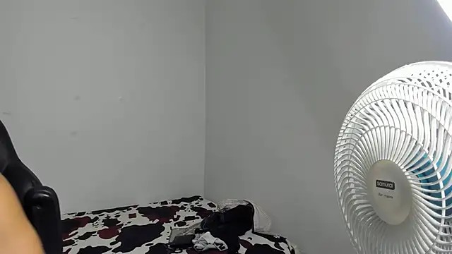 Snapshot of tom_beasley chatting on 12-05-24, 02:31 tom beasley online show from 12-05-24, 02:31