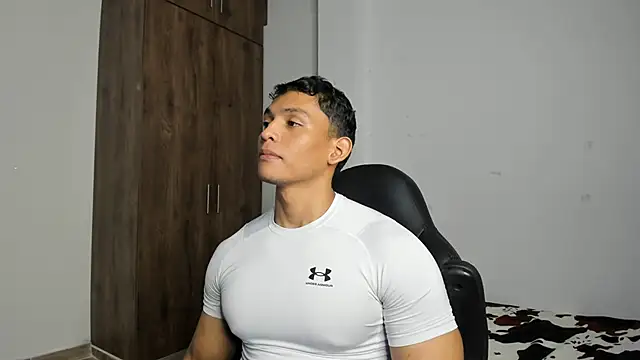 Snapshot of tom_beasley chatting on 12-31-24, 01:47 tom beasley online show from 12-31-24, 01:47