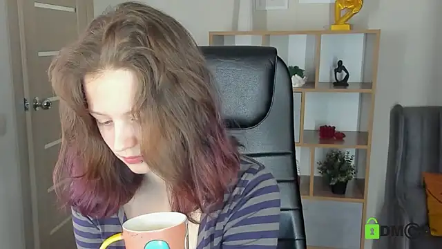Snapshot of Alina_Mills chatting on 05-16-26, 10:36 Alina Mills online show from 05-16-26, 10:36