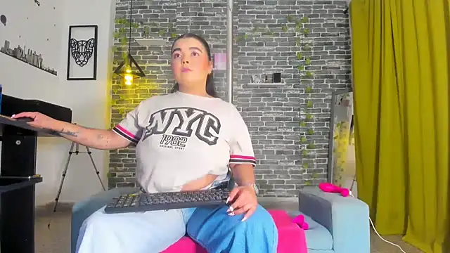 Snapshot of iam_samy_ chatting on 01-31-25, 11:46 iam samy online show from 01-31-25, 11:46