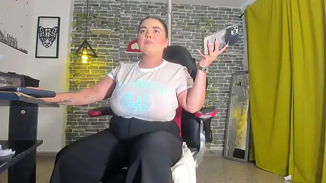 Snapshot of iam_samy_ chatting on 02-04-25, 05:55 iam samy online show from 02-04-25, 05:55