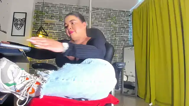 Snapshot of iam_samy_ chatting on 02-20-25, 06:02 iam samy online show from 02-20-25, 06:02