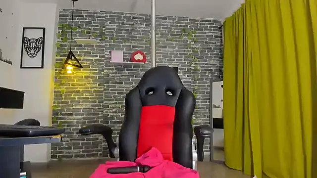 Snapshot of iam_samy_ chatting on 03-10-25, 11:32 iam samy online show from 03-10-25, 11:32