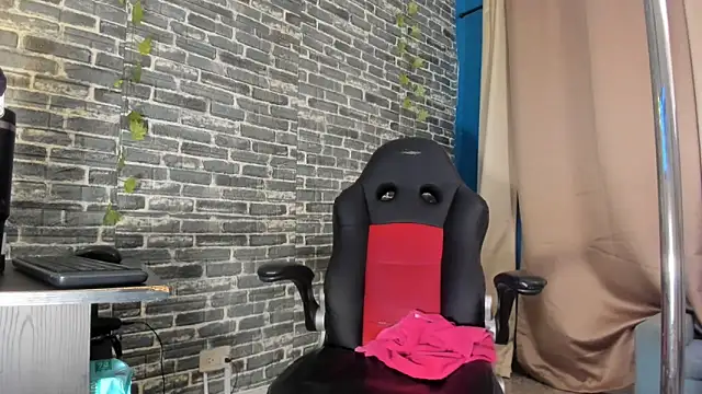 Snapshot of iam_samy_ chatting on 10-17-25, 11:24 iam samy online show from 10-17-25, 11:24