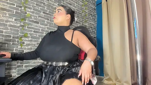 Snapshot of iam_samy_ chatting on 11-25-25, 11:43 iam samy online show from 11-25-25, 11:43