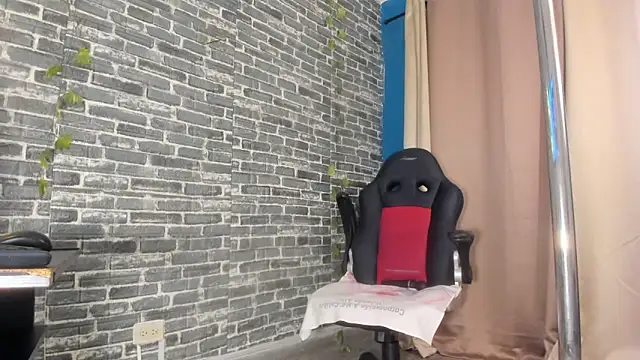 Snapshot of iam_samy_ chatting on 11-29-25, 11:35 iam samy online show from 11-29-25, 11:35