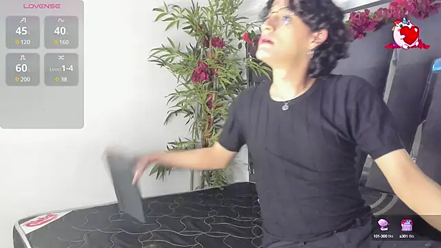 Snapshot of Black_Rose2 chatting on 03-03-25, 11:33 Black Rose2 online show from 03-03-25, 11:33