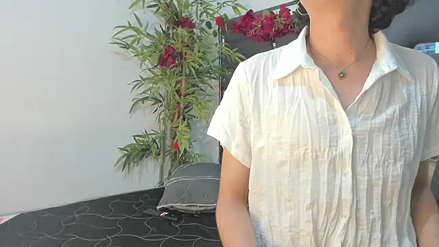 Snapshot of Black_Rose2 chatting on 03-05-25, 11:38 Black Rose2 online show from 03-05-25, 11:38