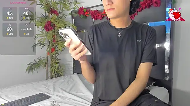 Snapshot of Black_Rose2 chatting on 03-18-25, 11:41 Black Rose2 online show from 03-18-25, 11:41