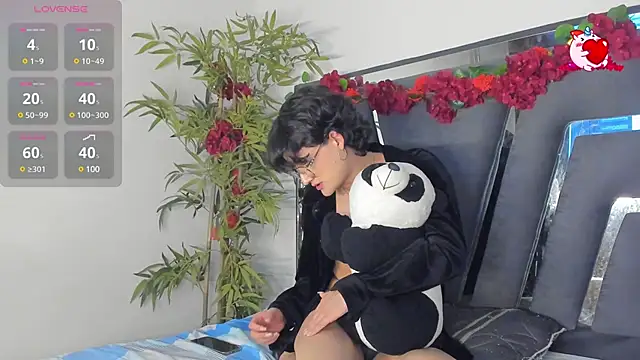 Snapshot of Black_Rose2 chatting on 03-19-25, 02:46 Black Rose2 online show from 03-19-25, 02:46