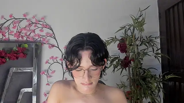 Snapshot of Black_Rose2 chatting on 09-12-25, 12:05 Black Rose2 online show from 09-12-25, 12:05