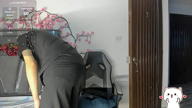 Snapshot of Black_Rose2 chatting on 10-18-25, 11:33 Black Rose2 online show from 10-18-25, 11:33