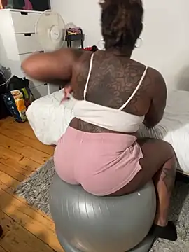 Snapshot of Goddess_Nafeesha chatting on 10-06-25, 02:31 Goddess Nafeesha online show from 10-06-25, 02:31