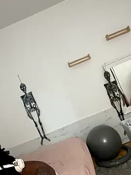 Snapshot of Goddess_Nafeesha chatting on 12-14-25, 08:13 Goddess Nafeesha online show from 12-14-25, 08:13