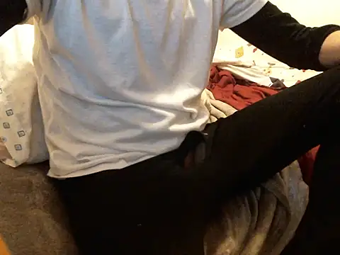 Snapshot of bravo23toro chatting on 12-13-25, 08:47 bravo23toro online show from 12-13-25, 08:47