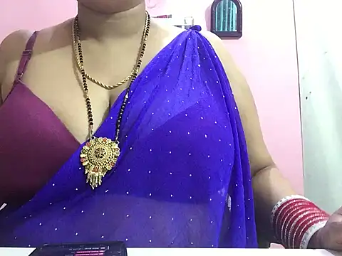 Snapshot of Desi_bhabhiii chatting on 12-24-24, 05:27 Desi bhabhiii online show from 12-24-24, 05:27