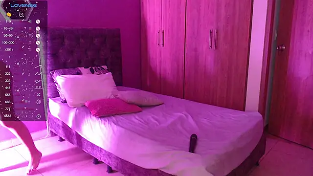 Snapshot of Medelynevans1 chatting on 12-16-24, 10:24 Medelynevans1 online show from 12-16-24, 10:24