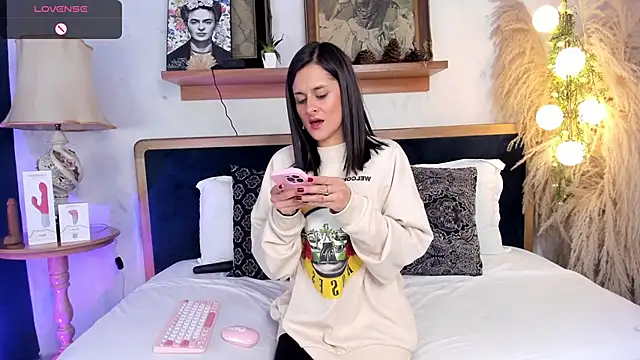 Alice milf  online show from 01-24-25, 11:15