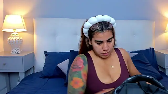 SaraaJhonsonn online show from 11-14-25, 03:33