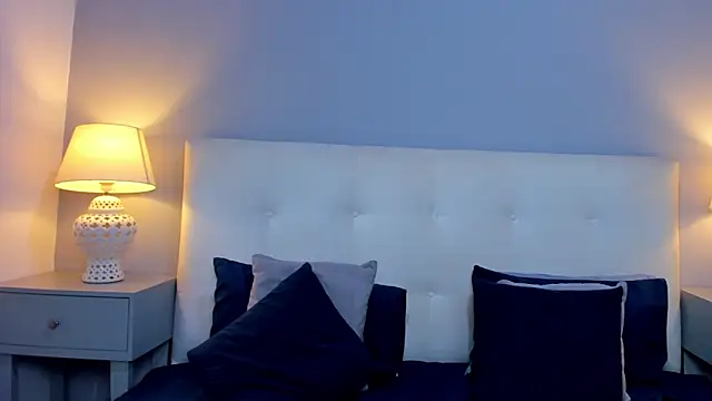 SaraaJhonsonn online show from 11-17-25, 04:13