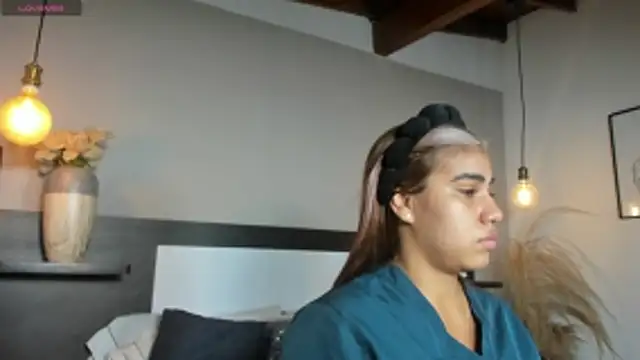 SaraaJhonsonn online show from 04-09-26, 02:33