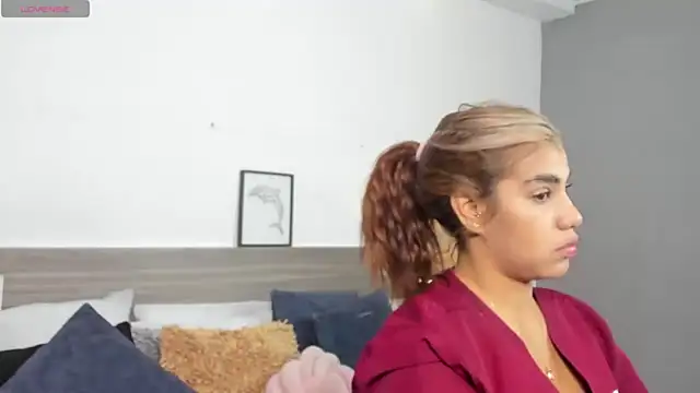 SaraaJhonsonn online show from 04-25-26, 01:25