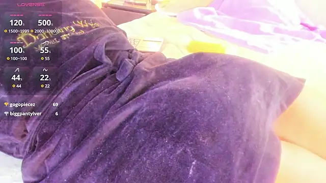 Snapshot of loly_marce chatting on 01-10-25, 11:50 loly marce online show from 01-10-25, 11:50