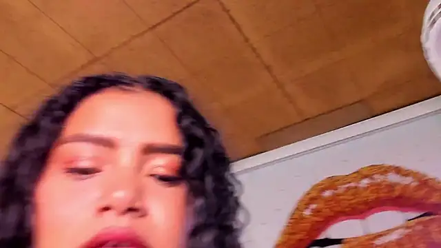 Snapshot of loly_marce chatting on 01-24-25, 10:19 loly marce online show from 01-24-25, 10:19