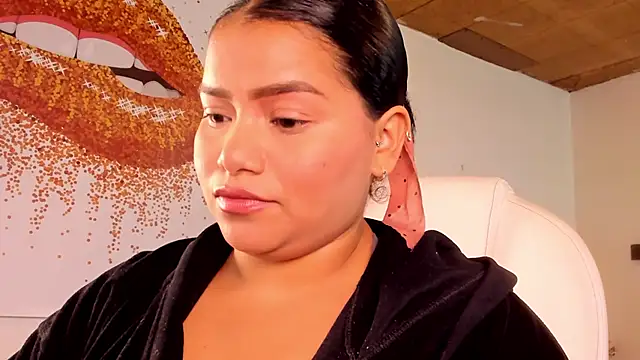 Snapshot of loly_marce chatting on 02-13-25, 08:45 loly marce online show from 02-13-25, 08:45