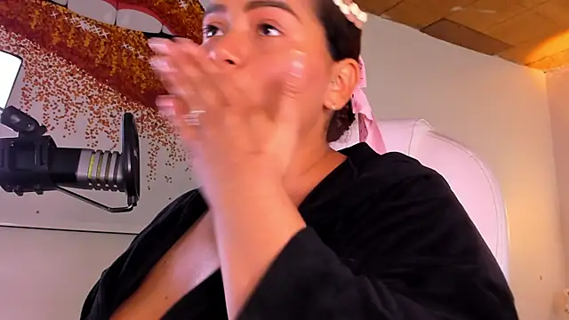 Snapshot of loly_marce chatting on 03-07-25, 12:15 loly marce online show from 03-07-25, 12:15