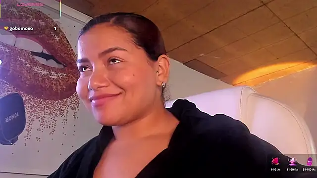 Snapshot of loly_marce chatting on 03-19-25, 02:37 loly marce online show from 03-19-25, 02:37