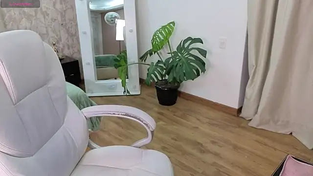 Snapshot of loly_marce chatting on 11-24-25, 08:30 loly marce online show from 11-24-25, 08:30