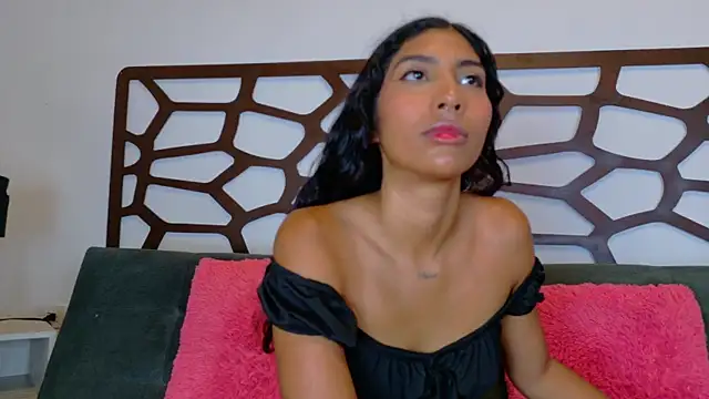 Snapshot of taty_miller chatting on 03-22-25, 08:15 taty miller online show from 03-22-25, 08:15