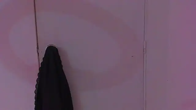 Snapshot of emma-hiill chatting on 12-11-24, 02:11 emma-hiill online show from 12-11-24, 02:11