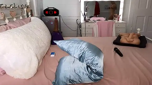 Snapshot of emmagray001 chatting on 01-31-25, 04:27 emmagray001 online show from 01-31-25, 04:27