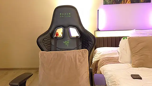 Snapshot of joycesilver chatting on 10-03-25, 08:00 joycesilver online show from 10-03-25, 08:00