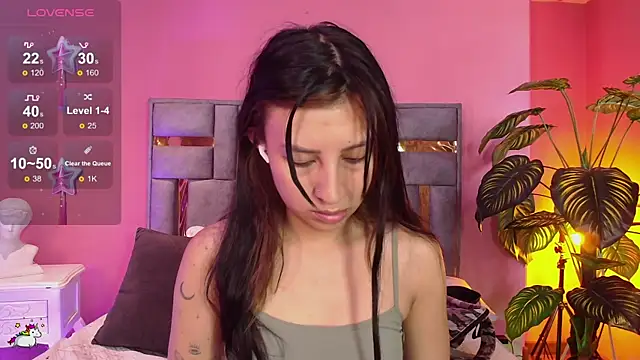 Snapshot of Nicolette_ks_ chatting on 12-03-24, 01:32 Nicolette ks  online show from 12-03-24, 01:32